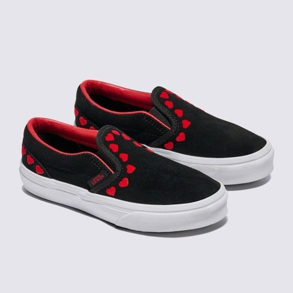 Vans VN000D0JY09 kids size C12 black with red heart slip on